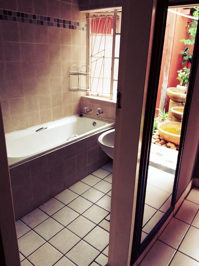 Larona Inn Mafikeng Εξωτερικό φωτογραφία