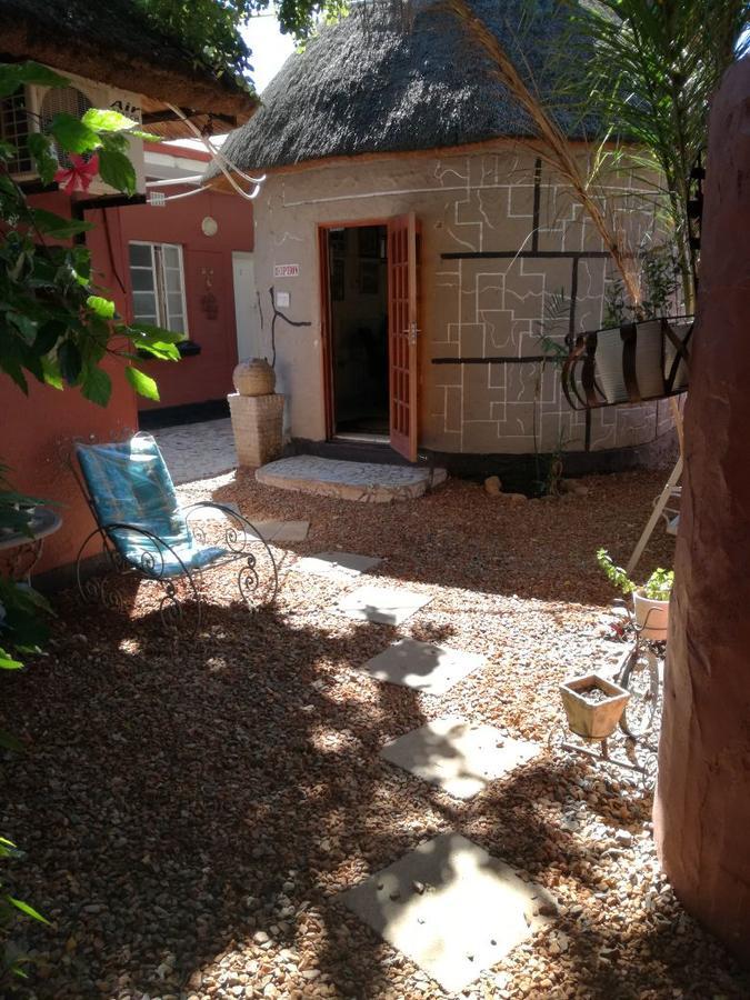 Larona Inn Mafikeng Εξωτερικό φωτογραφία